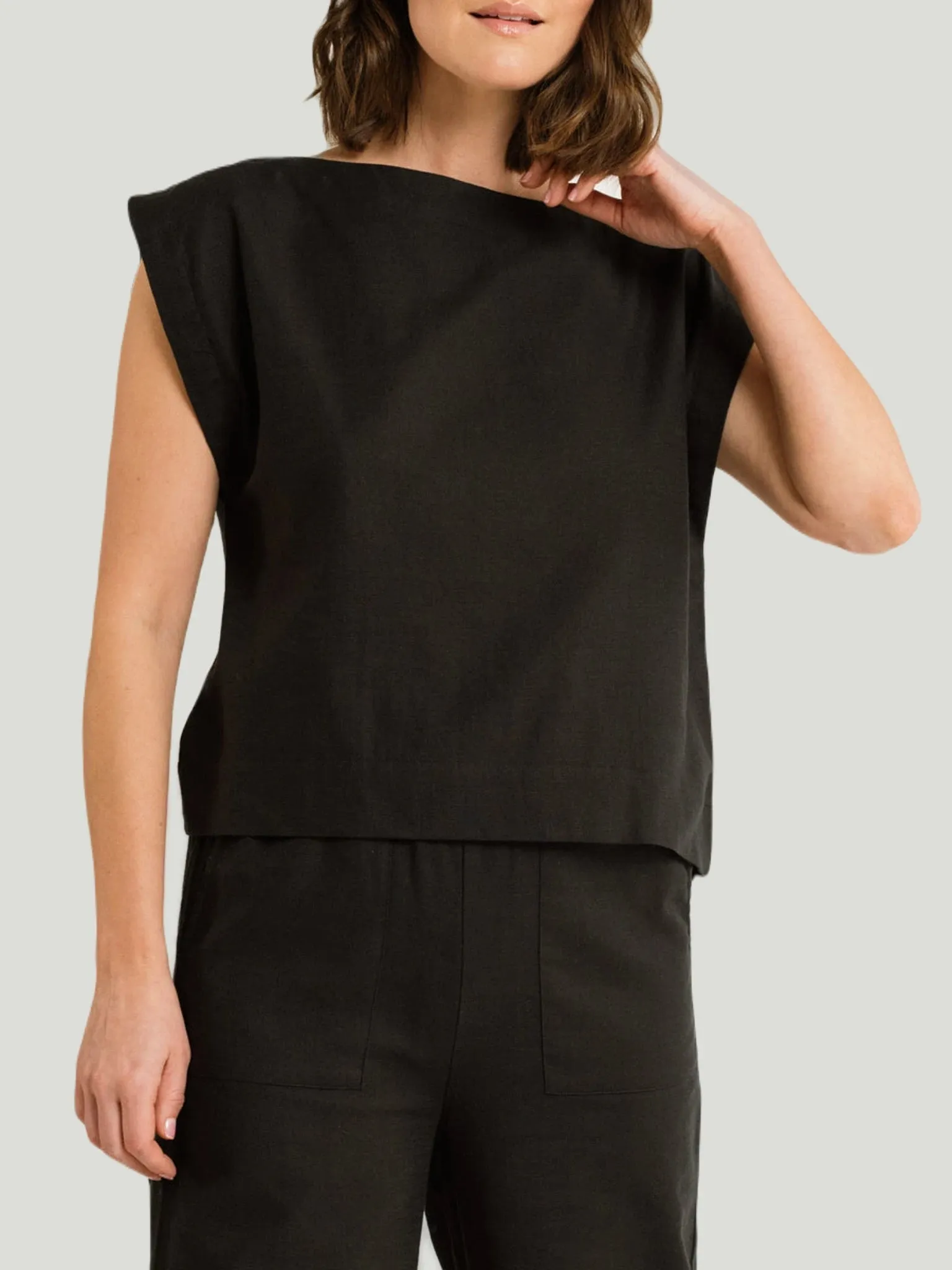 LAUDE the Label Sleeveless Poplin Top