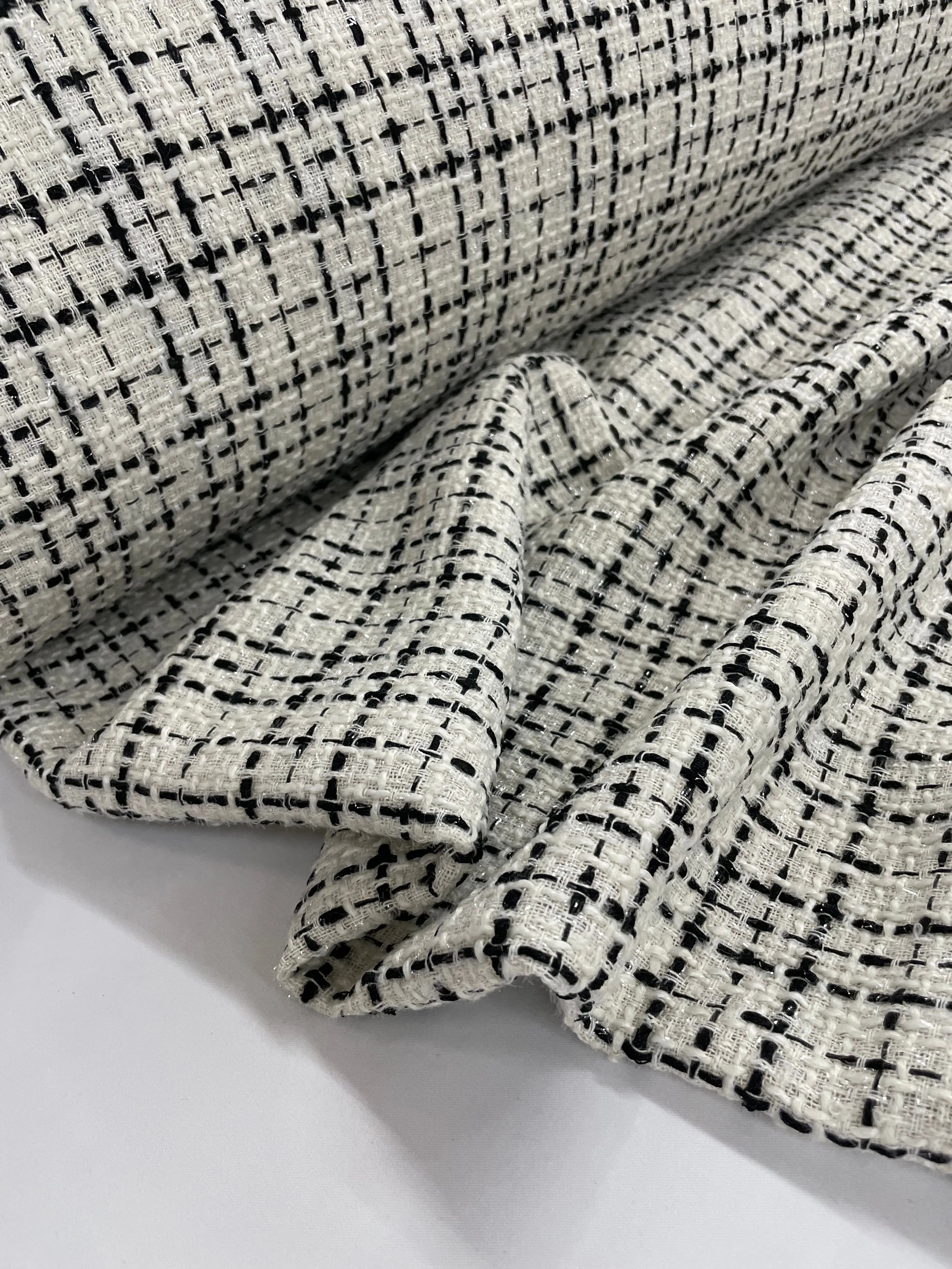 Tweed Special - White & Black Lines